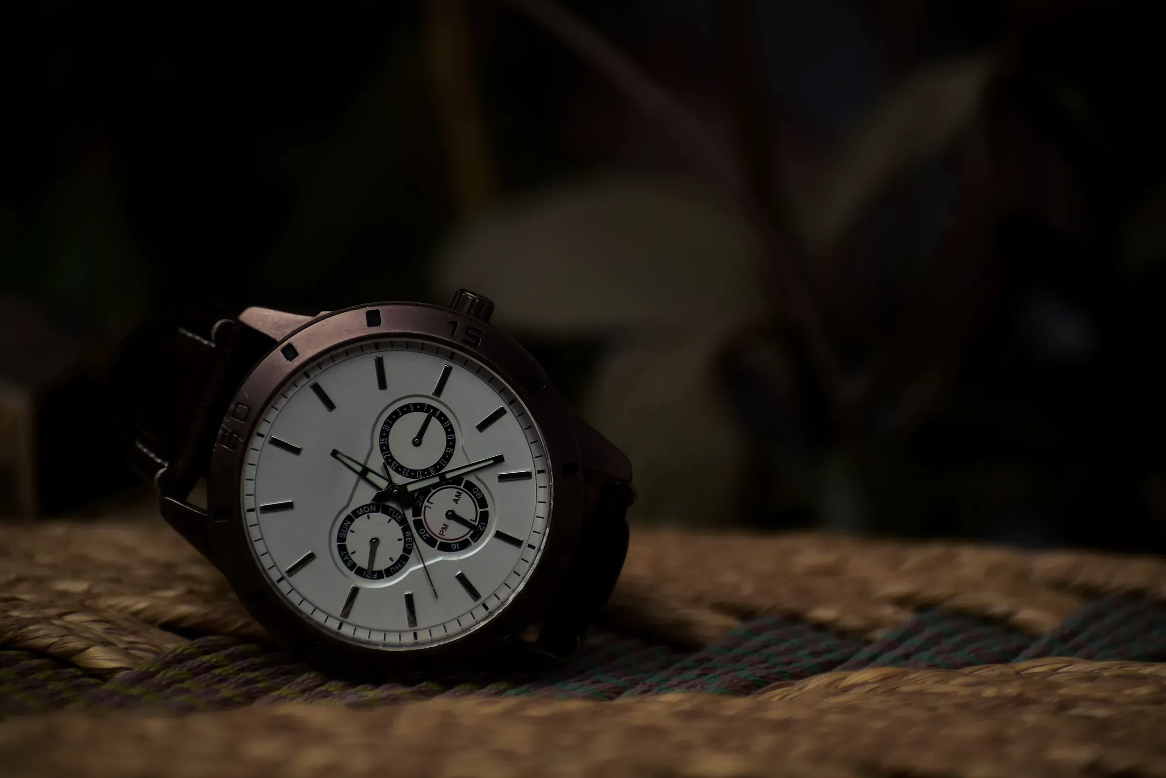 Product photography of a wrist watch, watches ecommerce